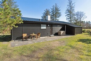 Exterior - 70s holiday home with sea view near Hals (Hals)
