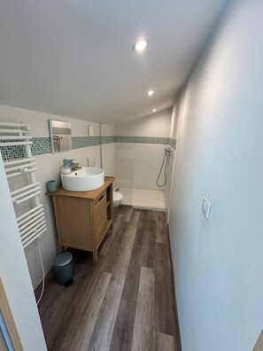 Shower, hair dryer, towels, soap - Castelnau stopover (Castelnau-le-Lez)