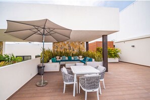 Outdoor dining - Studio near beaches, restaurants, and 5th Avenue (Playa del Carmen)