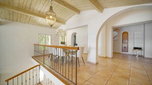 A spacious interior with a staircase, a dining area, and a kitchen. - FRGK Villa Mare Moure Rouge Palm Beach (Cannes)