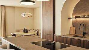 A modern kitchen with a central island, pendant lighting, and a built-in sink. - Villa with rooftop terrace near beach in Marbella (Marbella)