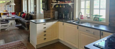 Microwave, oven, dishwasher, coffee/tea maker