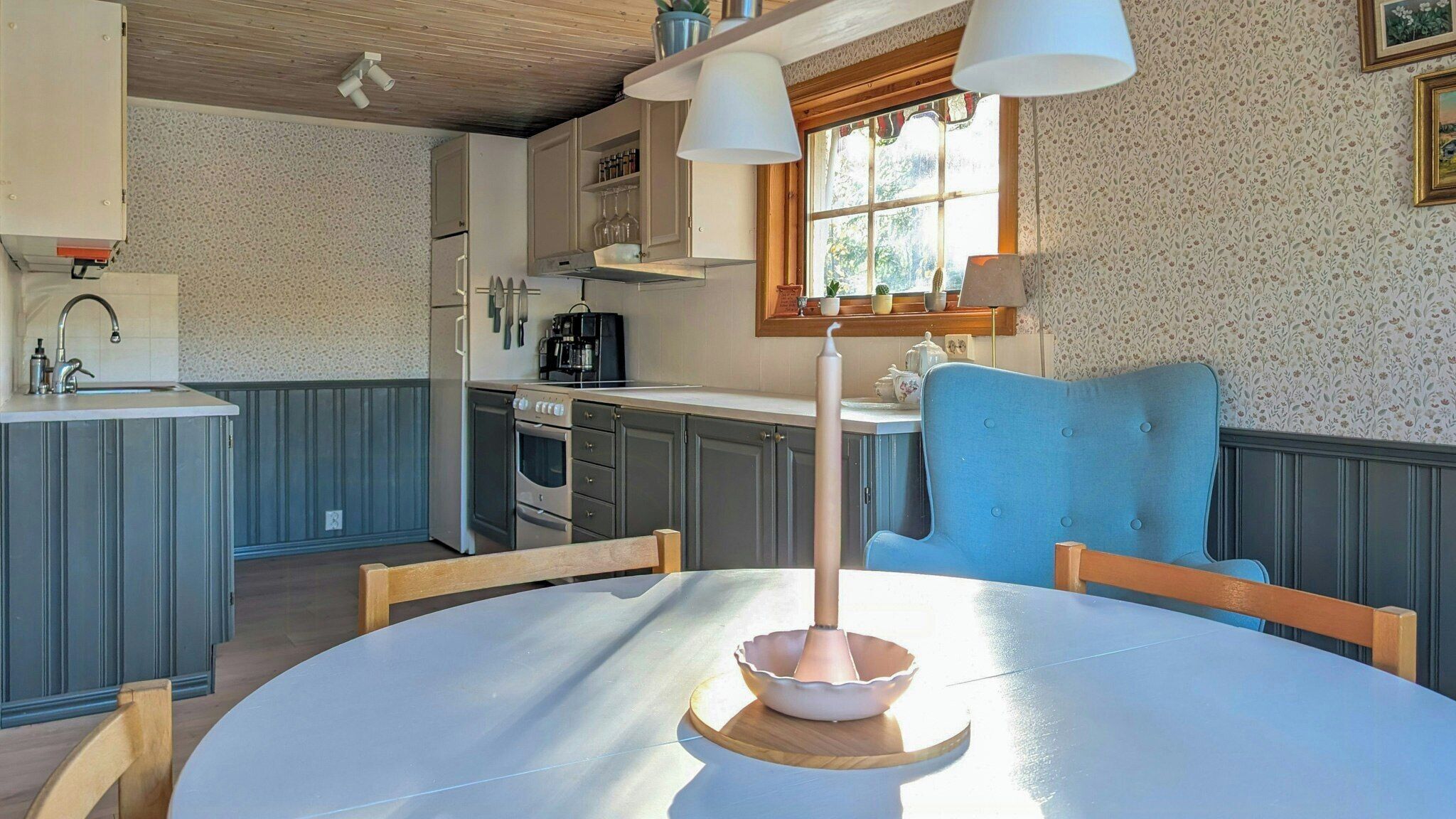 電子レンジ、オーブン、食器洗い機、コーヒー / ティーメーカー
