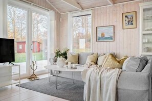TV, fireplace - Cottage with beach plot, boat and jetty in Småland (Ör)
