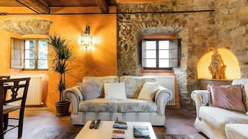 TV, caminetto