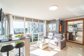 TV - Cubo's Estudio Vista Mar / Communal pool / near beach / golf / air conditioning (Benalmádena)