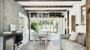 A cozy interior with a dining area, a sofa, and a television. - Modern summer house near Udsholt Beach (Græsted)
