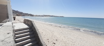  Amazing Views with Direct Beach Access Dog Friendly