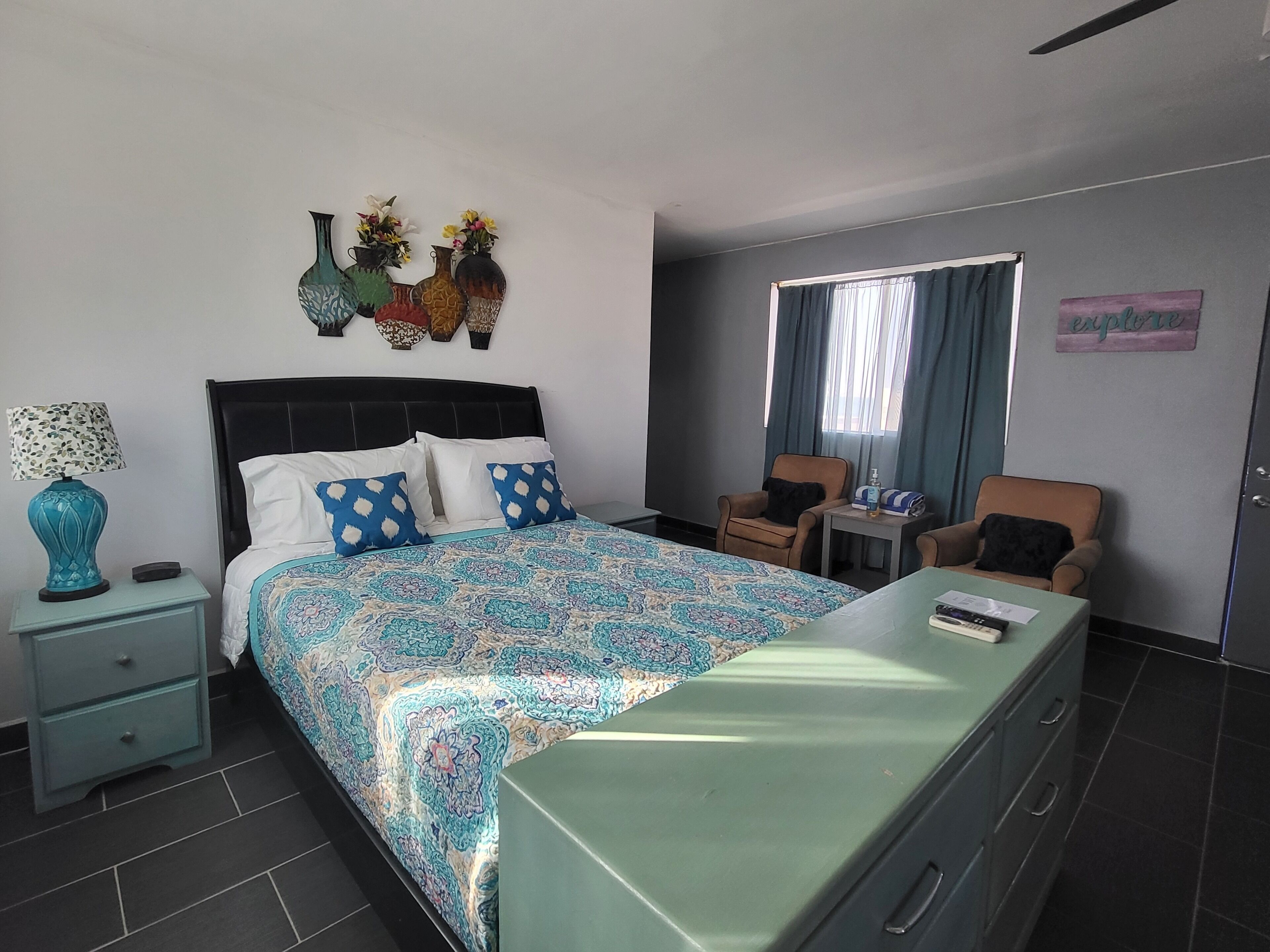 2 bedrooms, desk, iron/ironing board, WiFi (free)