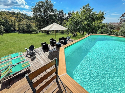 Farmhouse with pool amid ancient oaks in Tuscia