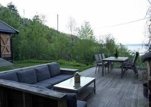 Outdoor dining - Seaside cabin with views in Vestfold (Nykirke)