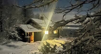 Historic log cabin with views of Jotunheimen