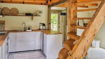 Mikrovågsugn, ugn, diskmaskin och kaffe- och tebryggare