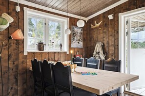 Dining - Old Swiss hotel charm in Seljestad (Vinjeøra)