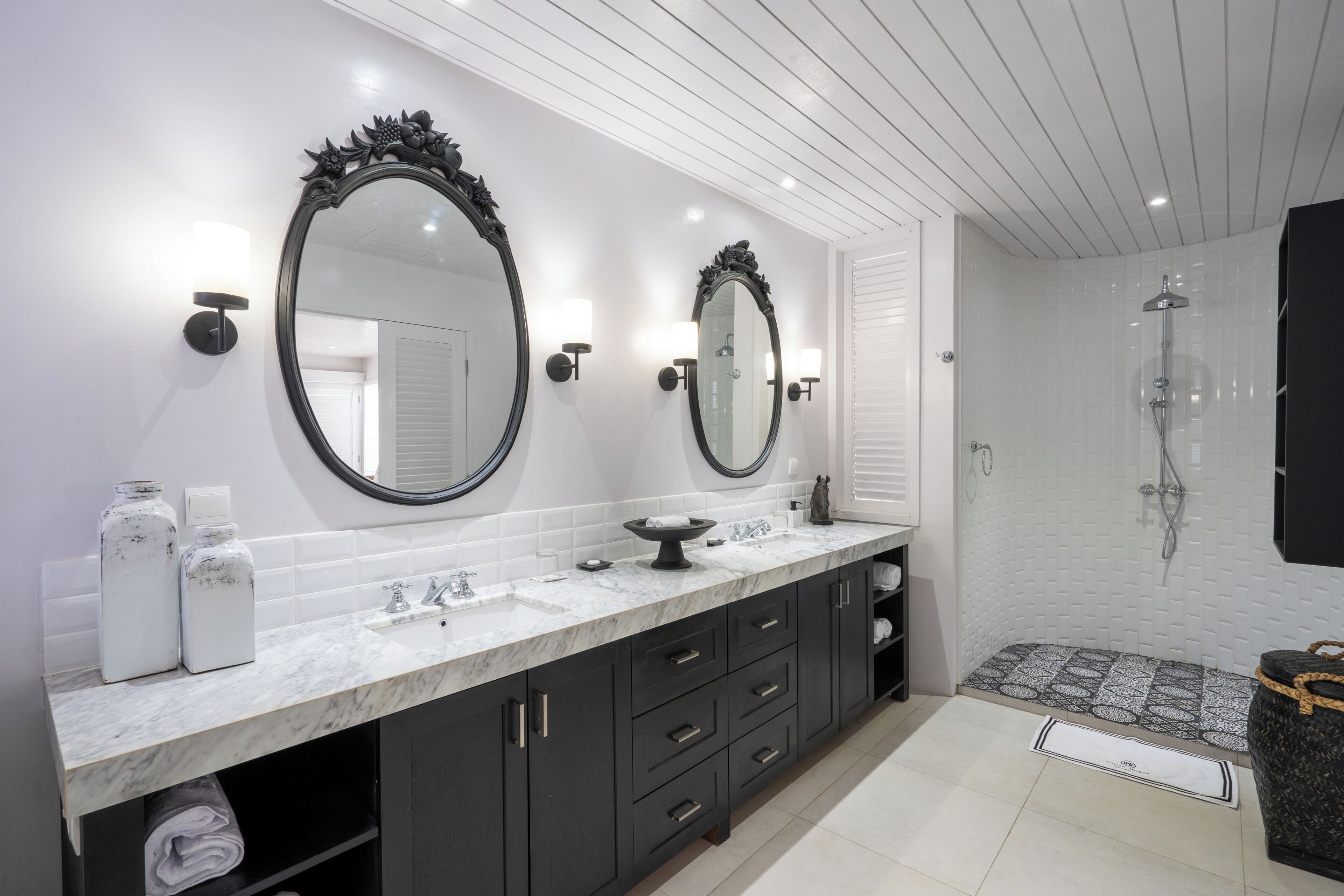 Familienvilla, Poolblick | Badezimmer | Dusche, Haartrockner, Handtücher, Seife