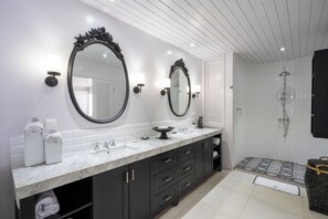 Family Villa, Pool View | Bathroom | Shower, hair dryer, towels, soap - White Horse Retreat  (Lembongan Island)