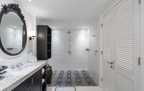 Bathroom - White Horse Retreat  (Lembongan Island)