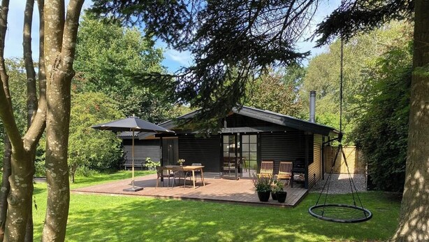 A modern house with a patio, a swing, and a garden. - Elegant summer house close to the beach and forest (Kalundborg)