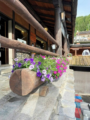 Mountain house with Alpine views in Traverses