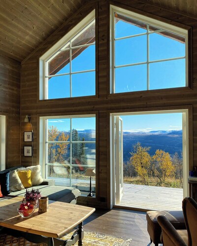 Traditional cabin with views of Hardangervidda