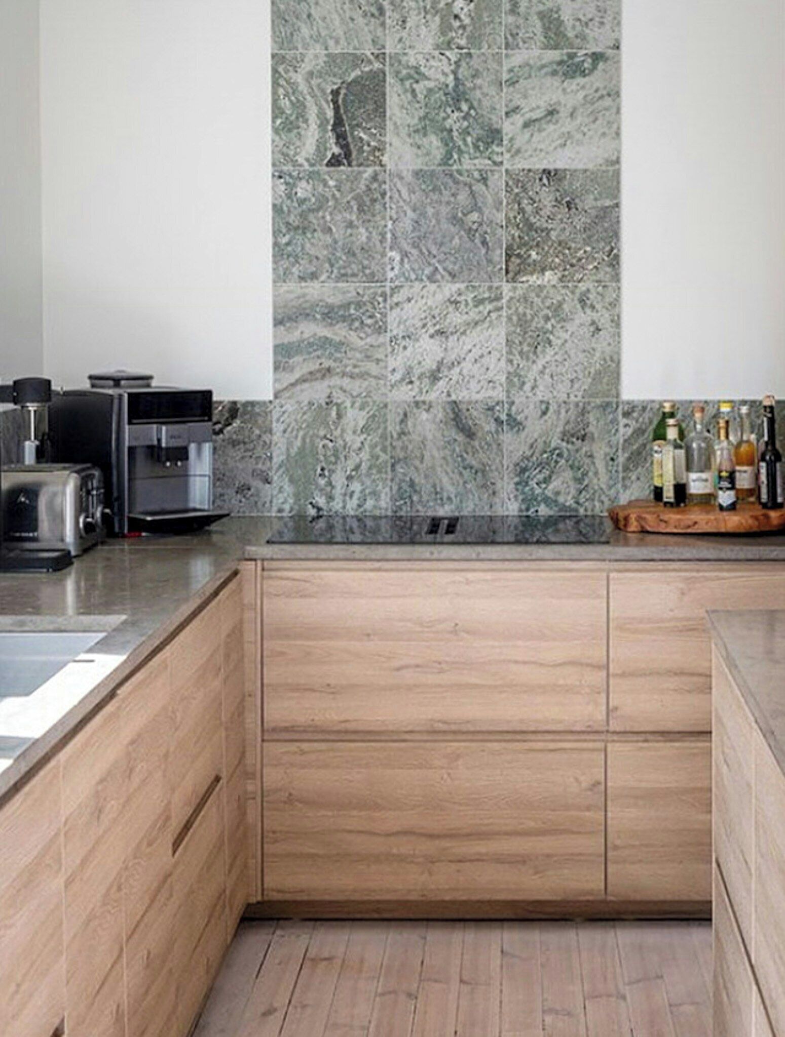 Microwave, oven, dishwasher, coffee/tea maker