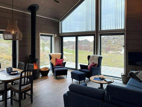 Architect-designed cabin by Sæstadvannet