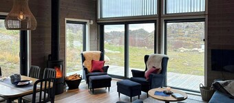 Architect-designed cabin by Sæstadvannet