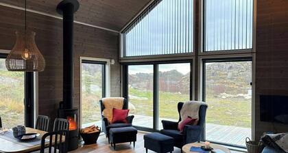 Architect-designed cabin by Sæstadvannet