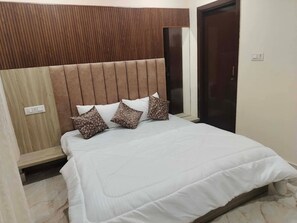 Deluxe Room | Rollaway beds, free WiFi, bed sheets - Hotel Royal Star (Amritsar)