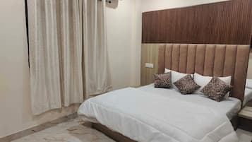 Deluxe Room | Rollaway beds, free WiFi, bed sheets