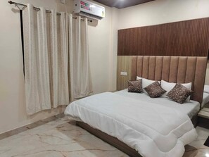 Rollaway beds, free WiFi, bed sheets - Hotel Royal Star (Amritsar)