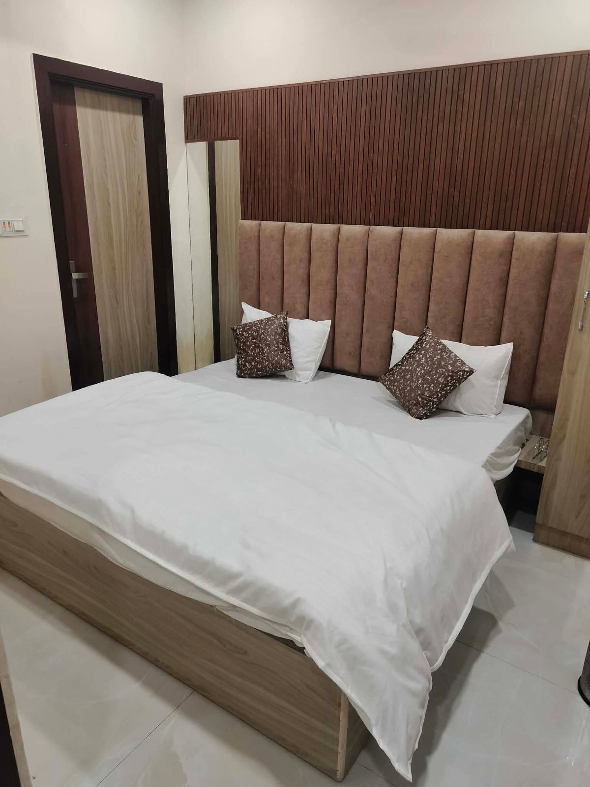 Habitación Deluxe | Camas supletorias, wifi gratis, ropa de cama