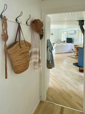 A room with a bed, a TV, and a desk with a chair. - Summer house by protected heathland in Ellinge (Højby)
