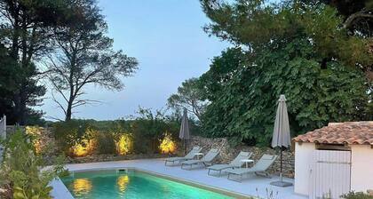 Mazet with pool in Nîmes garrigue