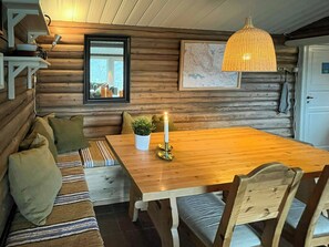 Dining - Timber cabin with ski-in access at Solheisen (Hemsdal)