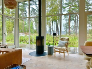 Interior - Modern peninsula cabin with panoramic view (Vislanda)