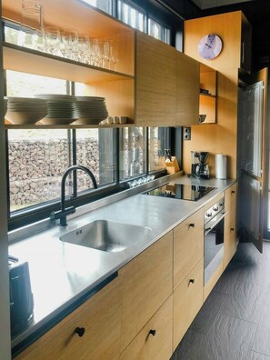 Microwave, oven, dishwasher, coffee/tea maker - Cabin in Stöten with stunning natural surroundings (stöten)