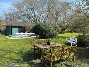 Outdoor dining - Half-timbered house by Rudkøbing beach (Rudkøbing)