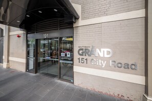 Property entrance - Exclusive Stays - Southbank Grand (Southbank)