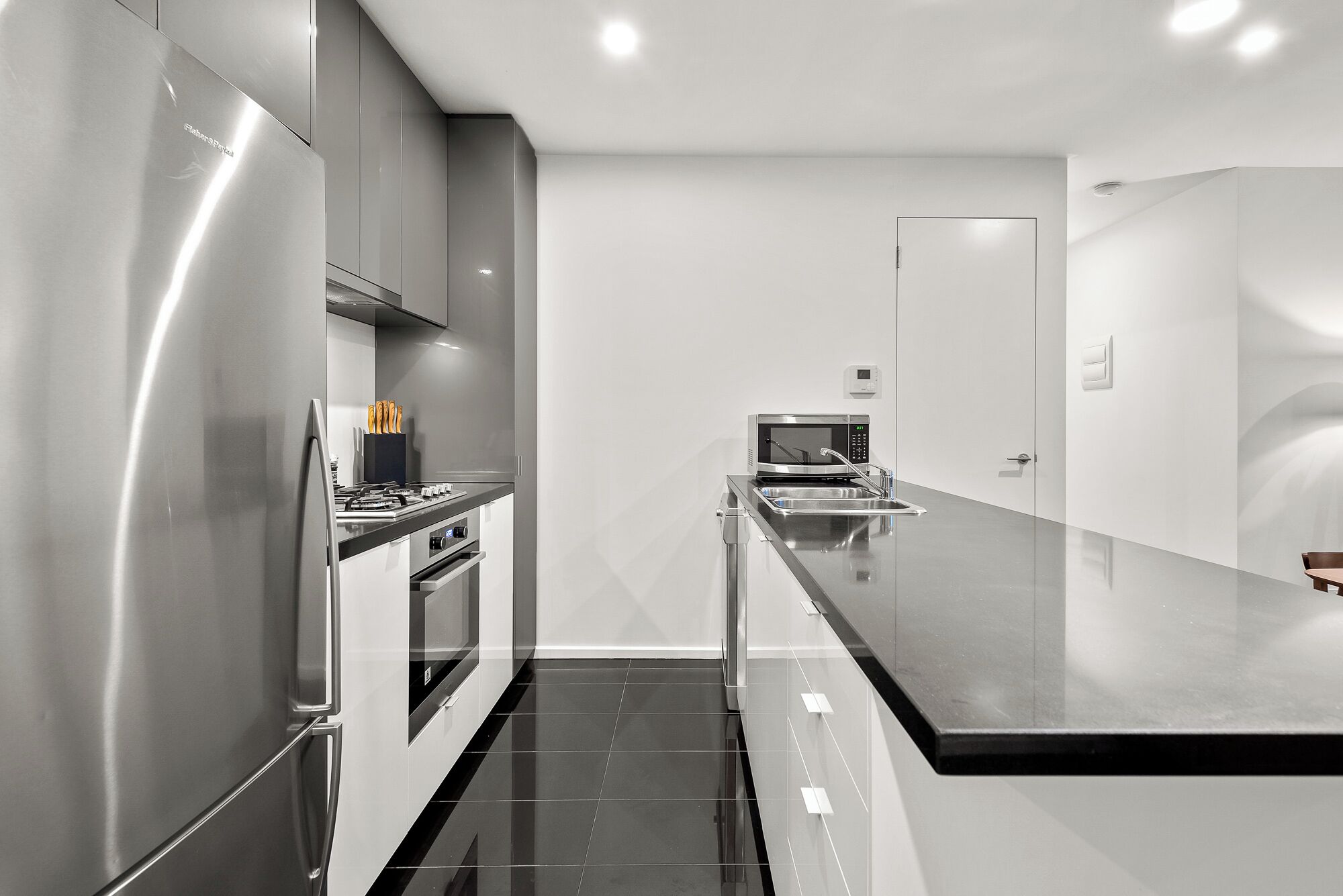 Apartemen Deluks, balkon, pemandangan kota | Dapur pribadi | Mesin espresso, mesin pembuat kopi/teh, dan ketel listrik
