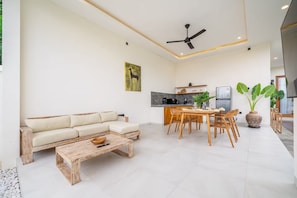Vila Deluks, 2 kamar tidur, kolam renang pribadi | Area keluarga | Smart TV 50-inci dengan saluran TV digital dan konsol video game