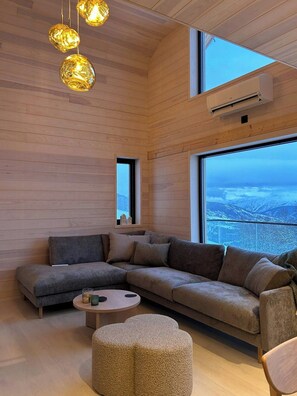 TV, fireplace - Modern cabin with a personal touch (Sogndal)