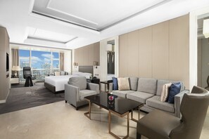 In-room safe, desk, laptop workspace, blackout drapes - Taizhou Qilong Hotel (Taizhou)
