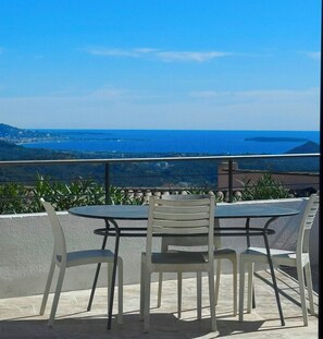 Unclassified image, 3 of 34, button - Villa overlooking Mediterranean and Estérel (Les Adrets-de-l'Esterel)