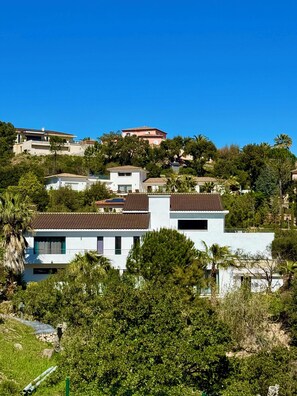 Unclassified image, 4 of 34, button - Villa overlooking Mediterranean and Estérel (Les Adrets-de-l'Esterel)
