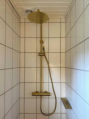 Shower - Stay very close to nature and the sea (Jægerspris)