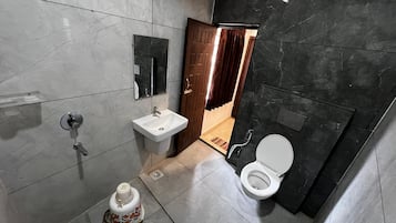 Shower, free toiletries, towels, soap