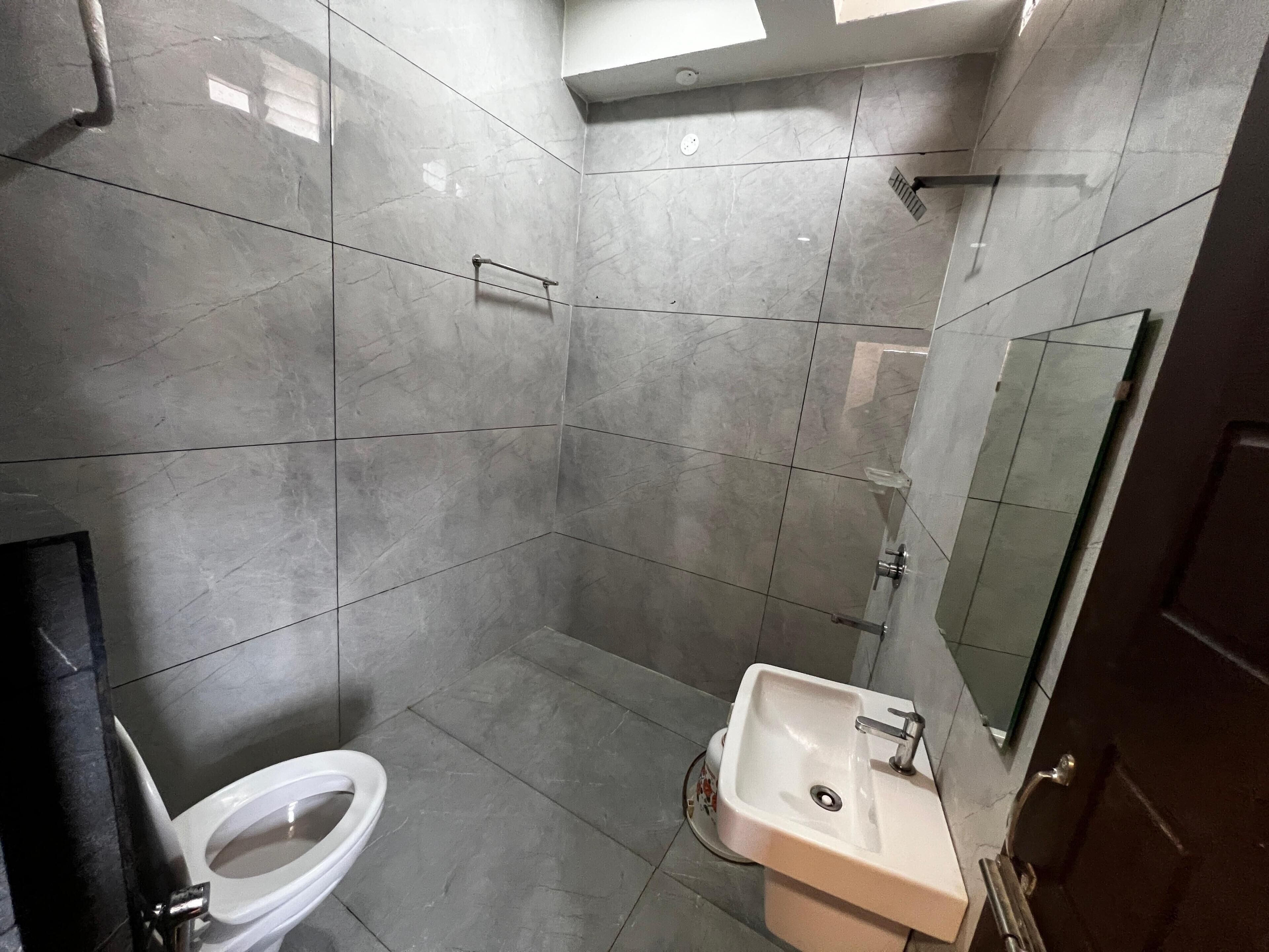 Shower, free toiletries, towels, soap