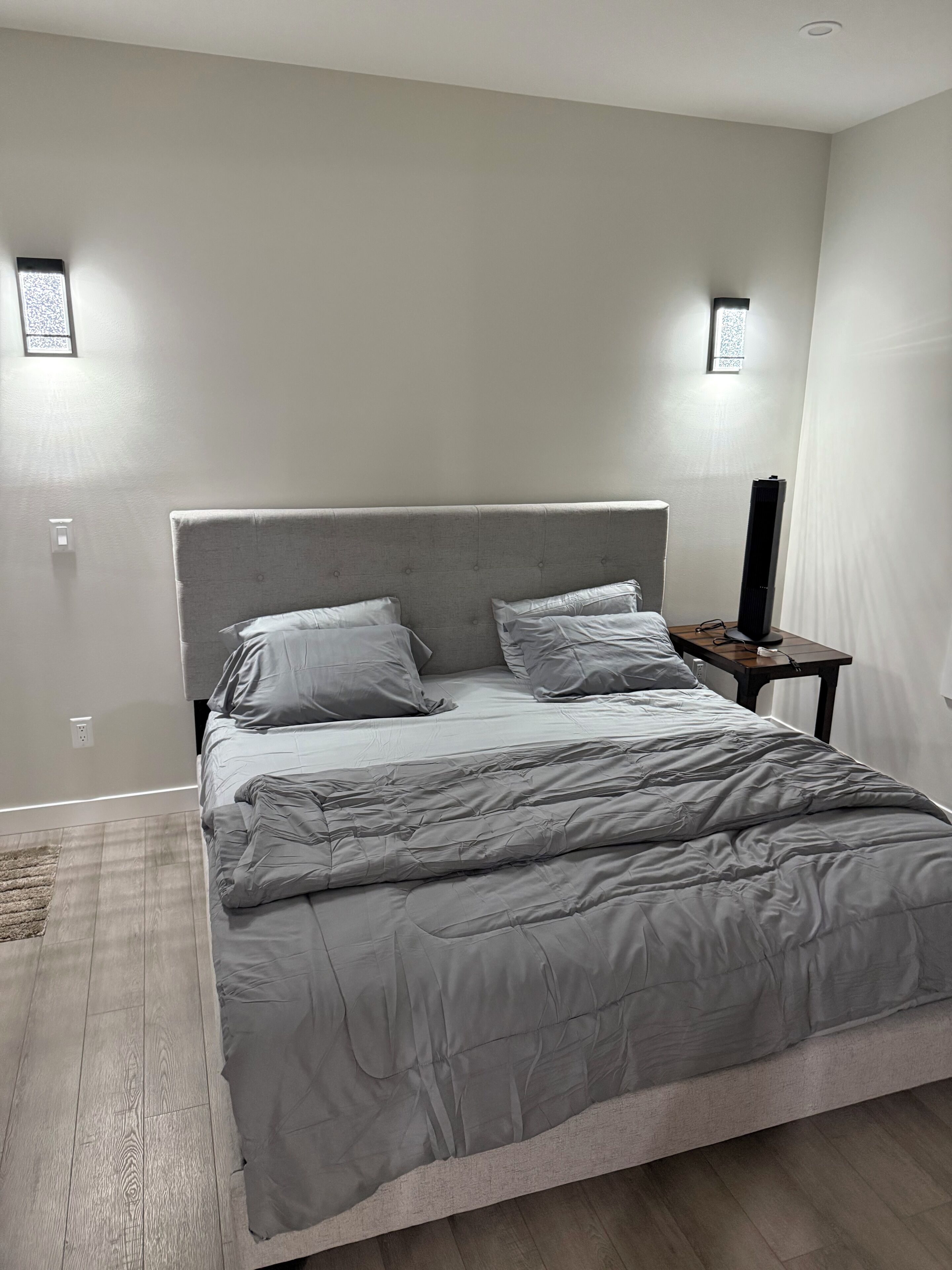 Iron/ironing board, WiFi, bed sheets