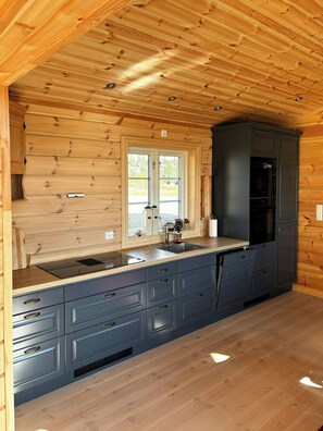 Microwave, oven, dishwasher, coffee/tea maker